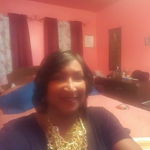 Meet your Posher, Rena